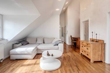 Appartement sous les toits très beau et meublé à Trudering