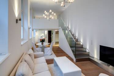 Appartement avec mezzanine très beau et meublé à Maxvorstadt
