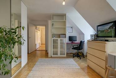 Appartement sous les toits beau et meublé à Untergiesing