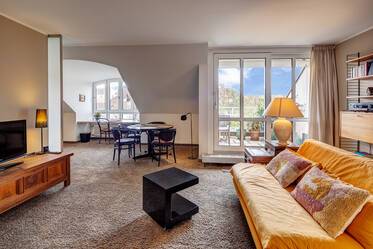 Appartement sous les toits beau et meublé à Bogenhausen