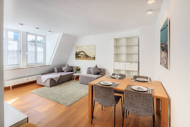 Appartement lumineux de 2 chambres, meublé avec goût, près de Rotkreuzplatz
