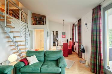 Appartement avec mezzanine luxueusement meublé à Moosach