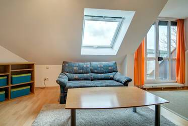 Appartement sous les toits mobilier attrayant à Moosach