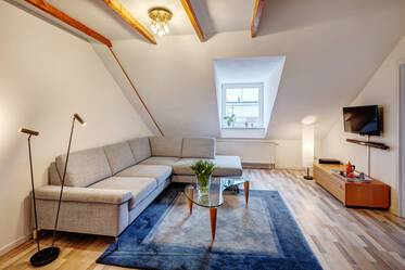Appartement sous les toits très beau et meublé à Unterföhring
