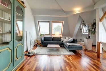 Appartement sous les toits très beau et meublé à Sendling