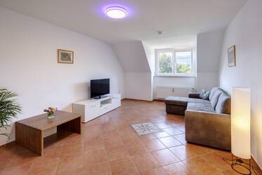 Appartement sous les toits beau et meublé à Trudering