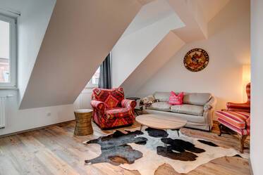 Appartement sous les toits très beau et meublé à Schwabing