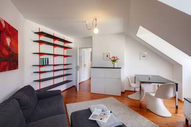Appartement sous les toits luxueusement meublé à Glockenbachviertel