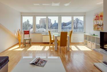 Appartement sous les toits beau et meublé à Unterhaching