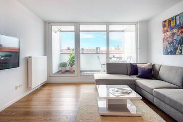 Première occupation après rénovation : Appartement sous les toits avec loggia orientée au sud à M - Maxvorstadt