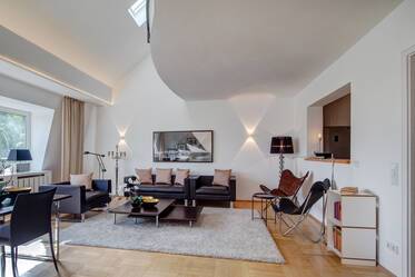 Appartement style maisonnette avec mezzanine logement exclusif, avec ameublement de haute qualité à Nymphenburg