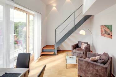 Appartement style maisonnette avec mezzanine très beau et meublé à Unterschleißheim