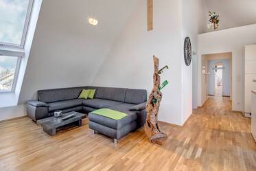 Appartement sous les toits très beau et meublé à Hasenbergl