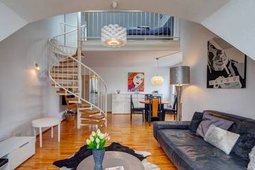 Appartement avec mezzanine beau et meublé à Englschalking