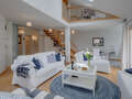 appartement style maisonnette avec mezzanine Tutzing 02 salon 10604