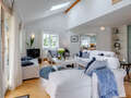 appartement style maisonnette avec mezzanine Tutzing 05 salon 10604