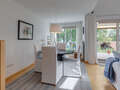 appartement style maisonnette avec mezzanine Tutzing 07 salon 10604