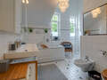 appartement style maisonnette avec mezzanine Tutzing 01 salle de bain 10604