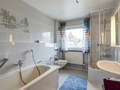 maison mitoyenne placée au milieu de la rangée München Moosach 01 salle de bain 11852