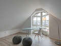 appartement avec mezzanine Pullach im Isartal 01 coin bureau 12007