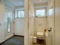 maison mitoyenne placée au milieu de la rangée Baldham Vaterstetten 02 deux toilettes 12473
