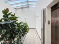 appartement avec terrasse sur le toit München Ludwigsvorstadt 02 escalier dans l‘immeuble 14956