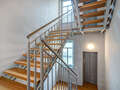 appartement München Lehel 01 escalier dans l‘immeuble 6859