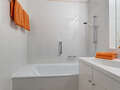 appartement avec terrasse sur le toit München Arabellapark 01 salle de bain 9024