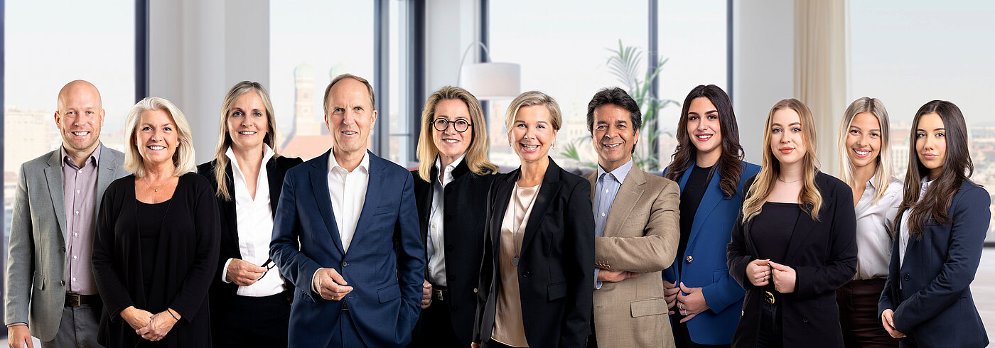 Das Team der Abteilung Immobilienverkauf bei Mr. Lodge – erfahrene Verkaufsexperten, die Eigentümer beim erfolgreichen Verkauf möblierter Wohnungen in München persönlich begleiten.